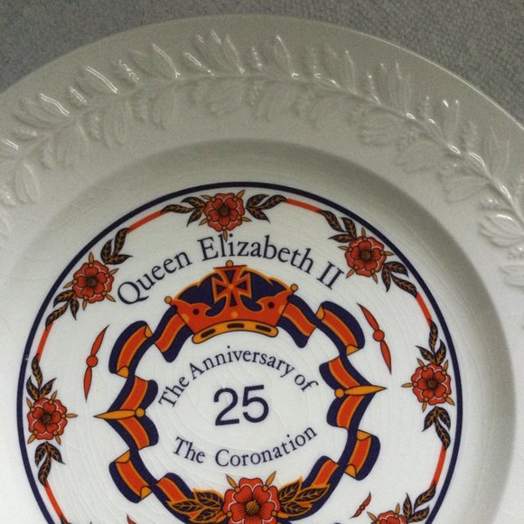 ADAMS  ENGLISH IRONSTONE PLATE QUEEN ELIZABETH II CORONATION 25TH ANNIVERSARY - Picture 2 of 4